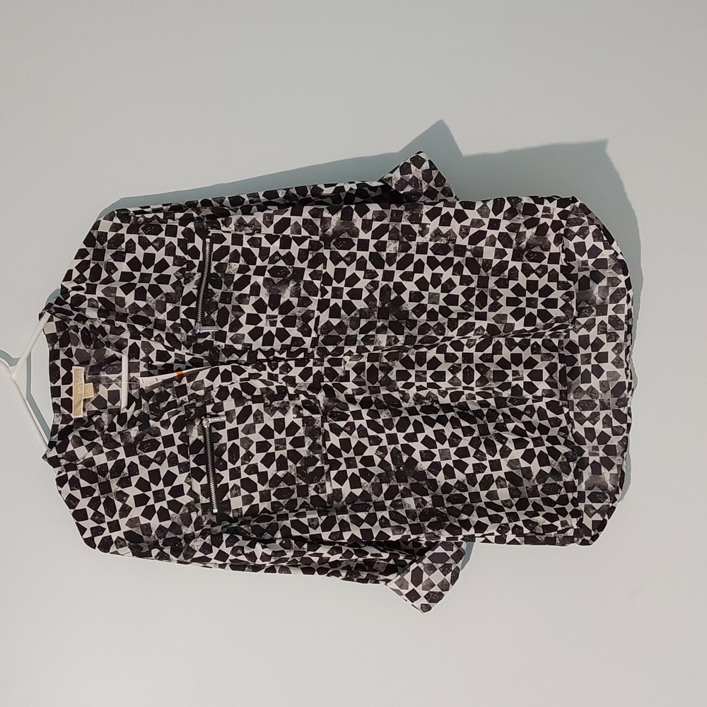 Micheal Kors Blouse. Size Small. NWT. Black/White‎